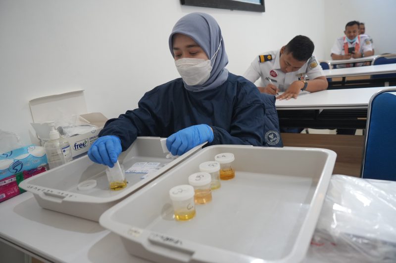KAI Daop 2 Bandung bersama BNN Provinsi Jawa Barat lakukan sidak petugas pada Angkutan Lebaran 2026, seluruh petugas dinyatakan bebas narkoba da siap layani pelanggan .