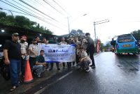 IJTI Korda Bandung bersama Wakil Ketua DPR RI Cucun Ahmad Syamsurijal gelar aksi sosial di Nagreg, bagikan 600 paket takjil dan sembako.