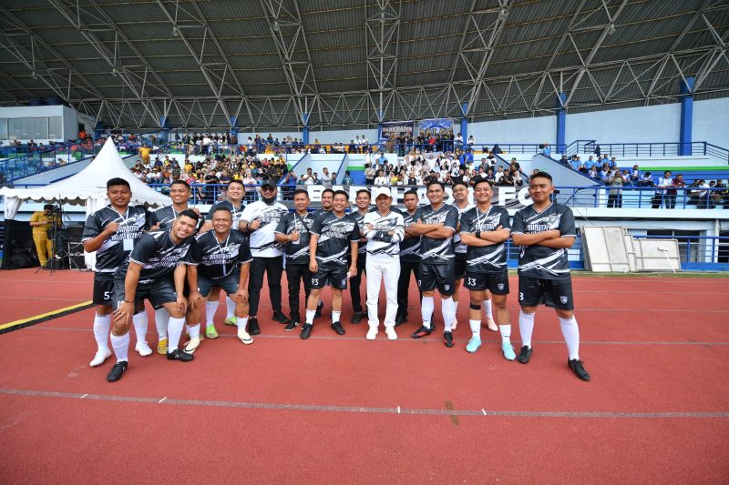 Gubernur Jawa Barat Dedi Mulyadi secara resmi membuka Liga Sabrengna Piala Gubernur Jawa Barat 2026 yang digelar di Lapangan Arcamanik, Kota Bandung, Senin (30/3/2026).
