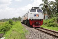 Untuk keselamatan dan kelancaran perjalanan, sejumlah KA dialihkan melewati wilayah Daop 2 Bandung imbas gangguan perjalanan KA stasiun Bumiayu .