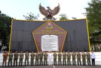 Gubernur Jawa Barat, Dedi Mulyadi memberikan kuliah umum bertema kepemimpinan dan komunikasi publik kepada Perwira Siswa Pendidikan Reguler (Pasis Dikreg) LXVII Sesko TNI Tahun Ajaran 2026 di Grha Widya Adibrata, Sesko TNI, Kota Bandung, Senin (6/4/2026).