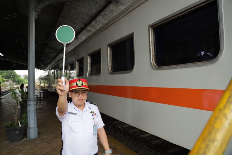 KAI Daop 2 Bandung catat kinerja ketepatan waktu KA berangkat pada Angkutan Lebaran 2026 mencapai 99,80% meningkat dari Angkutan Lebaran 2025.
