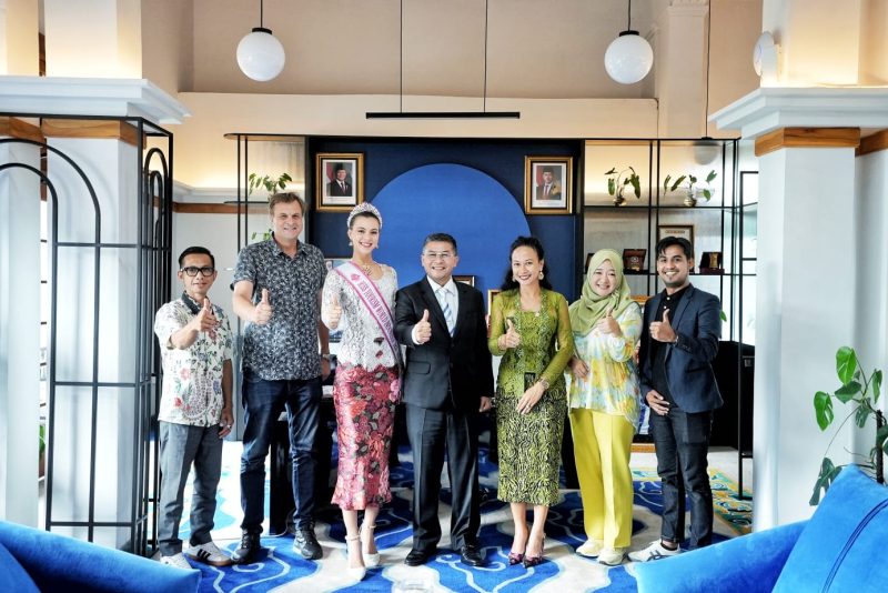 Wakil Gubernur Jawa Barat Erwan Setiawan mendukung penuh keikutsertaan Sophia Rebecca Albeck pada ajang pemilihan Miss Tourism World 2026 di China Agustus mendatang.
