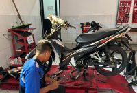 PLN UID Jabar perkuat kompetensi EV di SMKN 8 Bandung, dari teori jadi praktik nyata.