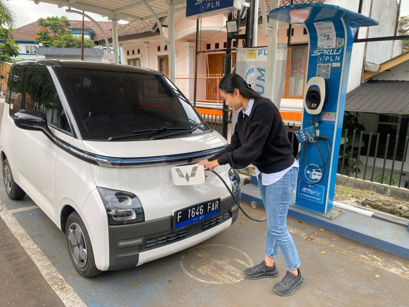 Pemdaprov Jabar tetap tarik pajak kendaraan listrik.