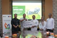 KAI Daop 2 Bandung salurkan TJSL lebih dari Rp1,1 miliar di tahun 2025.