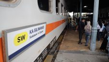 Jalur KA Cibeber–Lampegan tidak dapat dilalui akibat adanya gogosan, demi keselamatan, perjalanan KA Siliwangi dibatalkan.