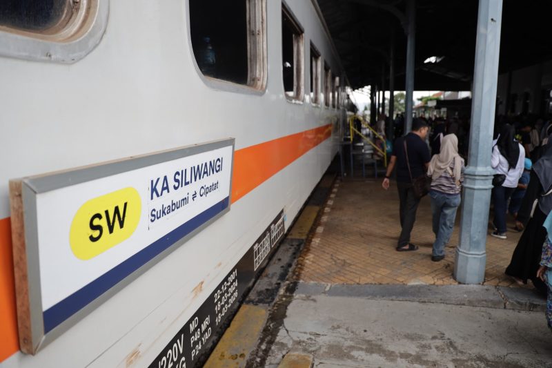 Jalur KA Cibeber–Lampegan tidak dapat dilalui akibat adanya gogosan, demi keselamatan, perjalanan KA Siliwangi dibatalkan.