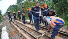 Penanganan gogosan jalur KA Cibeber - Lampegan selesai, perjalanan KA Siliwangi kembali normal.