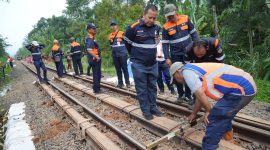 Penanganan gogosan jalur KA Cibeber - Lampegan selesai, perjalanan KA Siliwangi kembali normal.