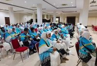 Sebanyak 440 calon jemaah haji kloter pertama asal Kota Bandung, Jawa Barat, mulai diberangkatkan ke Asrama Haji KJT Indramayu pada Rabu 22 April 2026 pagi.