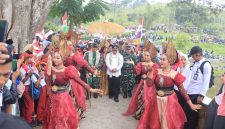 Program TNI Manunggal Membangun Desa (TMMD) ke-128 Tahun Anggaran 2026 resmi dibuka melalui upacara di Lapang Situ Ciranca, Kampung Cidahu, Desa Mekarmulya, Kecamatan Malangbong, Rabu (22/4/2026).