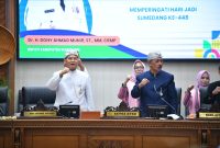 Dalam Rapat Paripurna DPRD Kabupaten Sumedang yang digelar di Ruang Rapat Paripurna DPRD, Rabu (22/4/2026), Wakil Gubernur Jawa Barat Erwan Setiawan menegaskan pentingnya tata kelola pemerintahan yang aman, terencana, dan berorientasi pada kesejahteraan masyarakat.