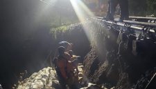 Hujan deras yang mengguyur wilayah Kabupaten Cianjur pada Rabu (22/4) menyebabkan  petak jalan Cibeber–Lampegan, tepatnya di KM 73+9/0, kembali terjadinya penggerusan (gogosan) pada jalur rel yang saat ini masih dalam tahap perbaikan.