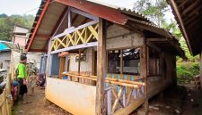 Berkat TMMD janda lansia di Garut akhirnya punya rumah layak.