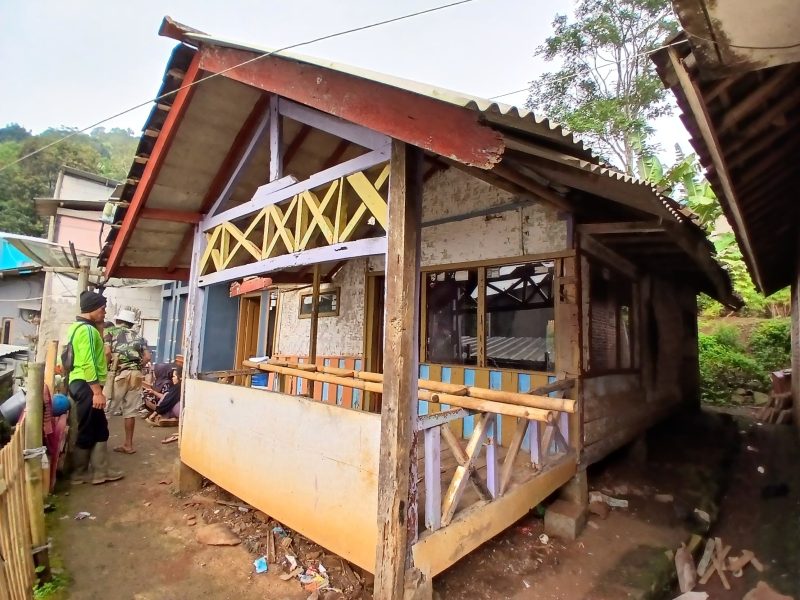 Berkat TMMD janda lansia di Garut akhirnya punya rumah layak.