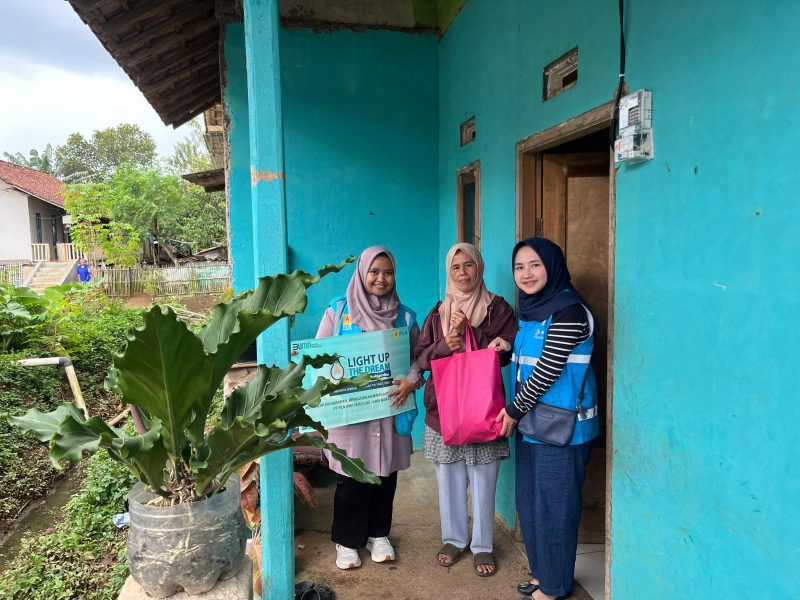 Semangat Hari Kartini, PLN UP3 Majalaya hadirkan listrik Glgratis untuk warga prasejahtera.