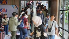 KAI Daop 2 Bandung sampaikan duka cita dan permohonan maaf atas insiden operasional di Bekasi Timur, beberapa perjalanan KA Parahyangan terdampak.