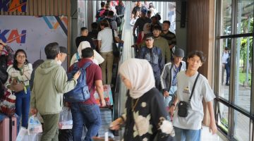 KAI Daop 2 Bandung sampaikan duka cita dan permohonan maaf atas insiden operasional di Bekasi Timur, beberapa perjalanan KA Parahyangan terdampak.