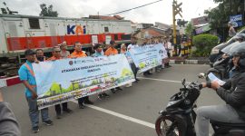 KAI Daop 2 Bandung himbau masyarakat disiplin berlalu lintas di perlintasan sebidang demi keselamatan bersama.