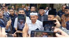 Gubernur Jawa Barat, Dedi Mulyadi saat diwawancara awak media.