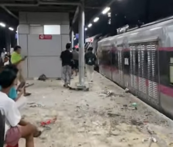 Pemerintah Provinsi Jawa Barat akan menanggung seluruh biaya perawatan rumah sakit korban kecelakaan antara KA Argo Bromo Anggrek dan KRL Commuter Line yang terjadi di Stasiun Bekasi Timur, Senin (27/4/2026) malam.