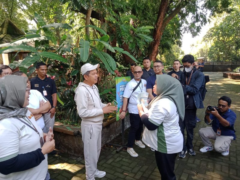 Pemprov Jabar buka peluan kelola kebun binatang Bandung.