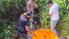 Sesosok mayat pria ditemukan warga dalam selokan di Kampung Salagedang, RT 001 RW 003, Desa Sukalilah, Cibatu -Garut,Jumat (1/5/2026).