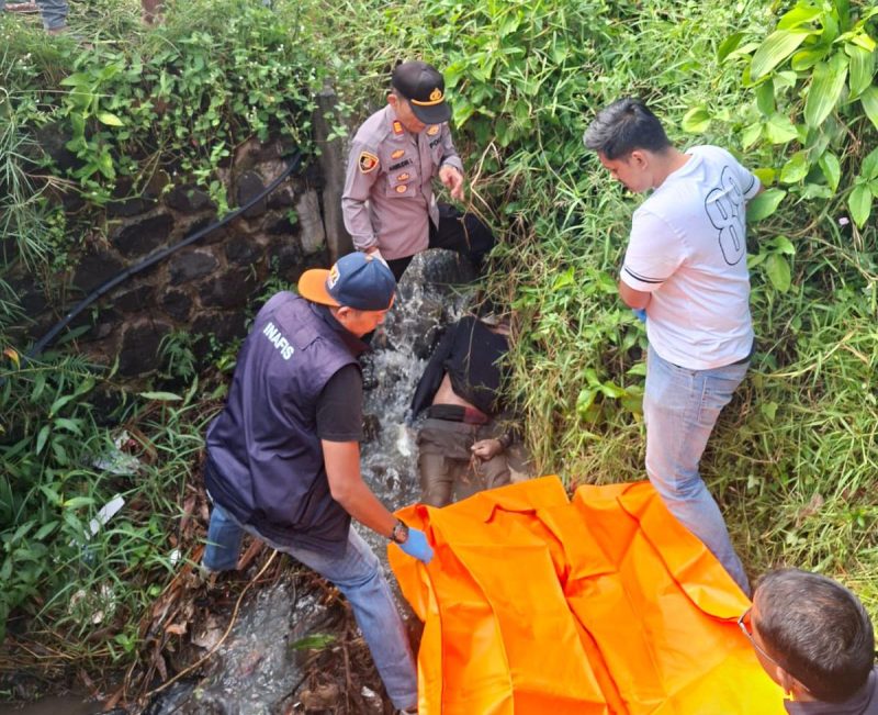 Sesosok mayat pria ditemukan warga dalam selokan di Kampung Salagedang, RT 001 RW 003, Desa Sukalilah, Cibatu -Garut,Jumat (1/5/2026).