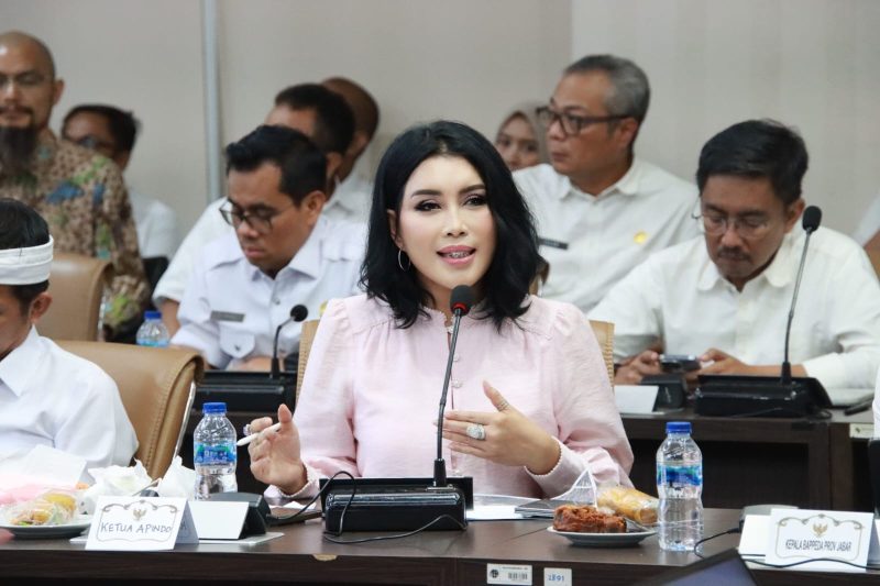 Ketua APINDO Jabar Ning Wahyu saat Rapat Koordinasi Pembahasan Luasan 87% Lahan Baku Sawah (LBS) Menjadi Lahan Pertanian Pangan Berkelanjutan (LP2B), pada Rabu, 29 April 2026