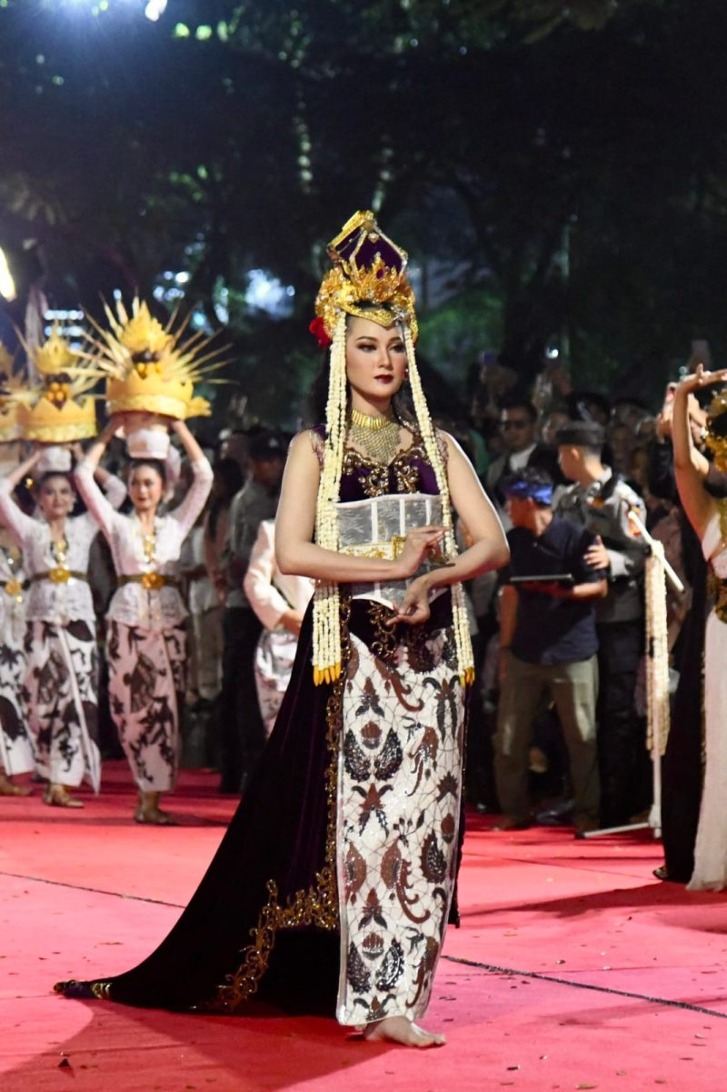 Kirab Budaya Napak Tilas Padjadjaran perdana berlangsung meriah dan lancar di Kabupaten (2/5/2026).