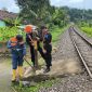 KAI Daop 2 Bandung tutup 29 perlintasan sebidang yang tidak terjaga sepanjang 2025, masyarakat dilarang membuka perlintasan ilegal itu.