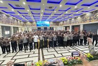 Kapolda Jabar, Irjen Pol. Dr. Rudi Setiawan, S.I.K., S.H., M.H., “ngariung” bareng keluarga besar FKPPI dan KBPP Polri dalam acara Halal Bihalal yang penuh khidmat di
aula lantai 4 Dit Lantas Polda Jabar, Selasa (5/5/2026).
