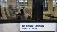 KA Sangkuriang relasi Bandung – Ketapang.