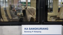 KA Sangkuriang relasi Bandung – Ketapang.
