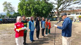 Palang Merah Indonesia (PMI) Kabupaten Garut menggelar pelatihan dan pelantikan gabungan Palang Merah Remaja (PMR) se-Garut Utara di Alun-alun Limbangan, Kabupaten Garut, Sabtu (9/5/2026).