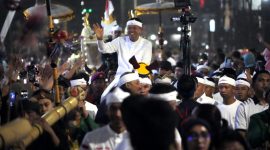 Gubernur Jawa Barat siap tata kawasan alun -alun Karawang menjadi kota tua penuh cinta.