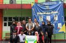 Pemimpin Wilayah PT Pegadaian Kanwil X Jawa Barat, Eko Supriyanto, foto bersama saat memberikan beasiswa 