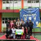 Pemimpin Wilayah PT Pegadaian Kanwil X Jawa Barat, Eko Supriyanto, foto bersama saat memberikan beasiswa 