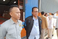 Anggota Komisi VI DPR RI Fraksi Gerindra, Muhammad Husen Fadlulloh, melakukan kunjungan kerja ke Gudang Bulog Garut untuk memastikan stok beras dan minyak goreng dalam kondisi aman serta distribusinya berjalan lancar bagi masyarakat.