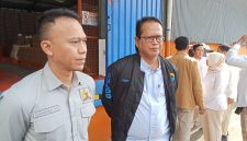 Anggota Komisi VI DPR RI Fraksi Gerindra, Muhammad Husen Fadlulloh, melakukan kunjungan kerja ke Gudang Bulog Garut untuk memastikan stok beras dan minyak goreng dalam kondisi aman serta distribusinya berjalan lancar bagi masyarakat.
