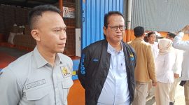 Anggota Komisi VI DPR RI Fraksi Gerindra, Muhammad Husen Fadlulloh, melakukan kunjungan kerja ke Gudang Bulog Garut untuk memastikan stok beras dan minyak goreng dalam kondisi aman serta distribusinya berjalan lancar bagi masyarakat.