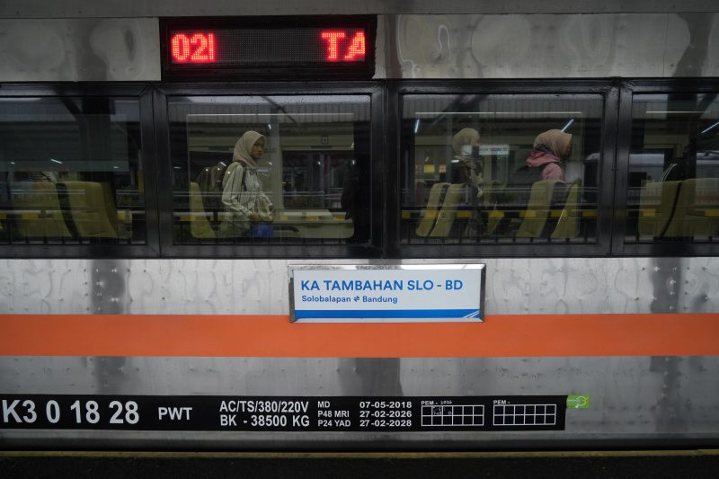 Dalam rangka mengakomodir kebutuhan masyarakat pada masa libur panjang Kenaikan Yesus Kristus, PT KAI Daop 2 Bandung menyiapkan total 85.387 tempat duduk untuk perjalanan kereta api jarak jauh.
