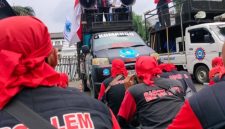 Pemerintah Daerah Provinsi Jawa Barat memastikan hak-hak pekerja terdampak pemutusan hubungan kerja (PHK) di Jawa Barat terpenuhi. Dengan begitu, pekerja dapat secepatnya kembali masuk ke dunia kerja atau berwirausaha.